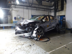 Le Renault Captur obtient cinq étoiles aux crash-tests Euro NCAP