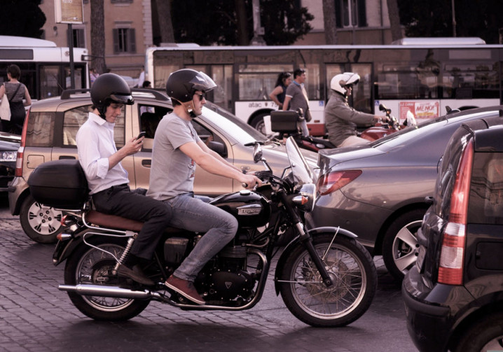 L'expérimentation de la circulation inter-files pour les deux-roues et trois-roues motorisés prolongée
