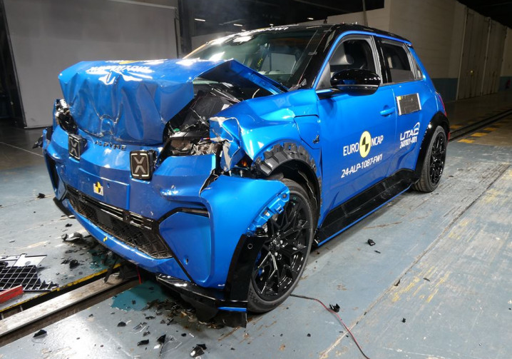 Le SUV urbain hybride Lexus LBX obtient cinq étoiles aux crash-tests Euro NCAP 2024