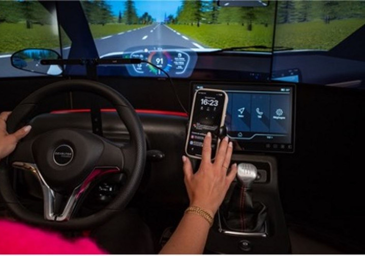 Un conducteur qui a activé les notifications de son smartphone détourne les yeux de la route pendant 6 minutes par heure