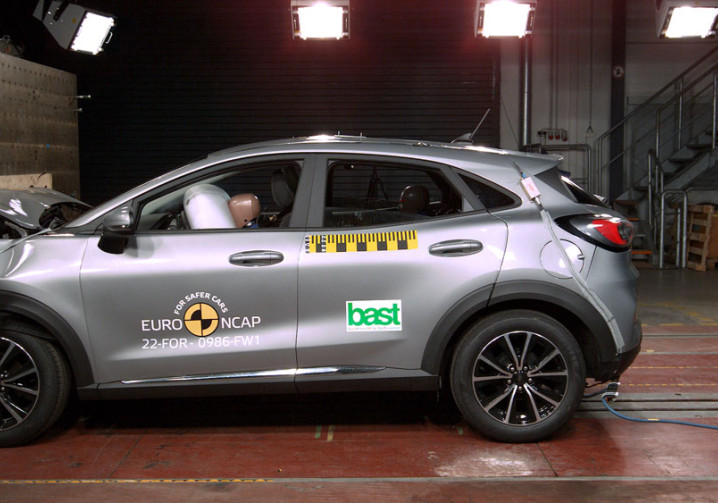 Le crossover Ford Puma Gen-E crédité de quatre étoiles sur cinq possibles aux crash-tests Euro NCAP 2022