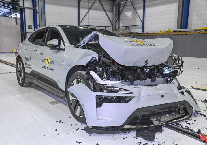 Le SUV coupé électrique Polestar 4 obtient cinq étoiles aux crash-tests Euro NCAP 2025