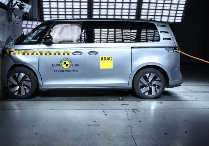 La Volkswagen ID. Buzz électrique obtient cinq étoiles aux crash-tests Euro NCAP 2025