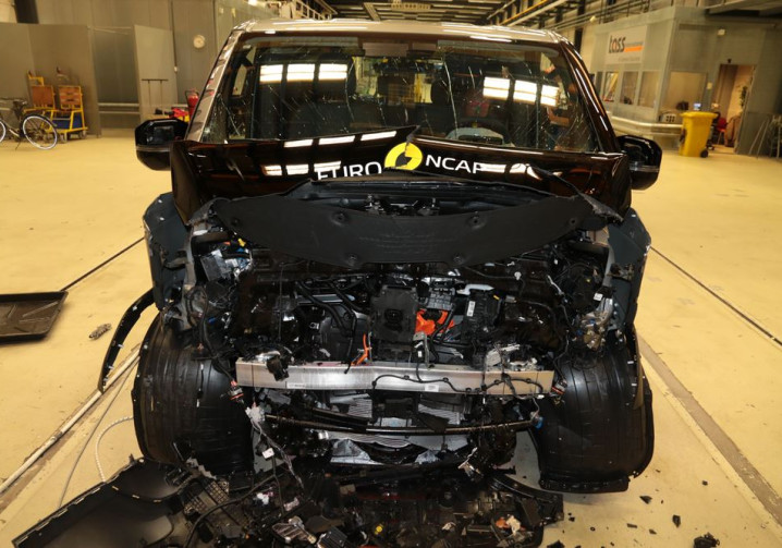 Le Kia PV5 Passenger électrique obtient quatre étoiles sur cinq possibles aux crash-tests Euro NCAP 2025