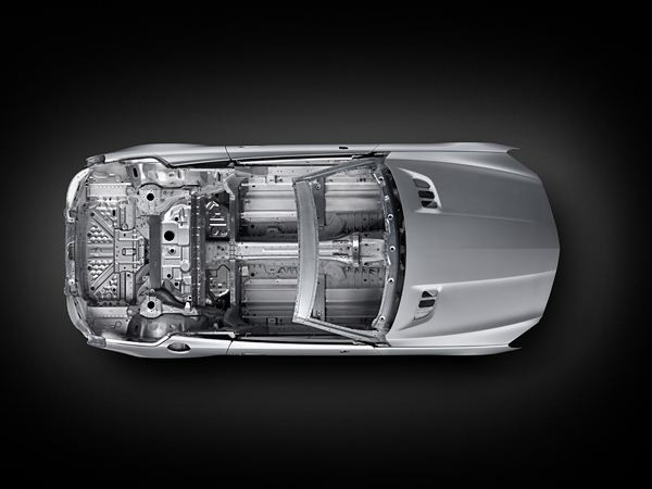 La structure en aluminium du roadster Mercedes SL utilisée en caisse de résonance