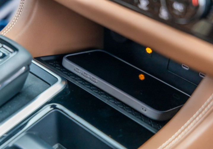 Le chargeur sans fil pour smartphone Qi2 résout les principaux problèmes de la recharge à bord