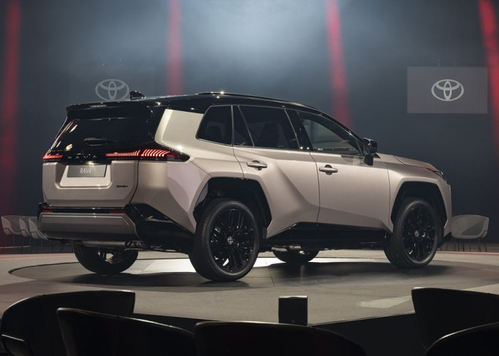 La sixième génération du Toyota RAV4 arbore un design extérieur robuste