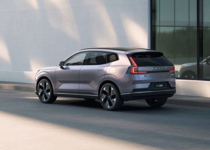Le SUV hybride rechargeable Volvo XC70 affiche un design scandinave moderne