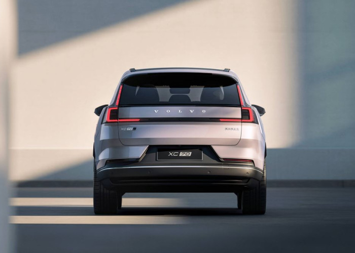 Le SUV hybride rechargeable Volvo XC70 affiche un design scandinave moderne