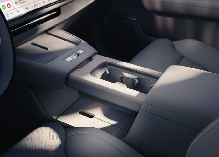 Le SUV hybride rechargeable Volvo XC70 affiche un design scandinave moderne