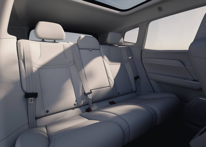 Le SUV hybride rechargeable Volvo XC70 affiche un design scandinave moderne