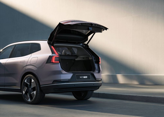 Le SUV hybride rechargeable Volvo XC70 affiche un design scandinave moderne