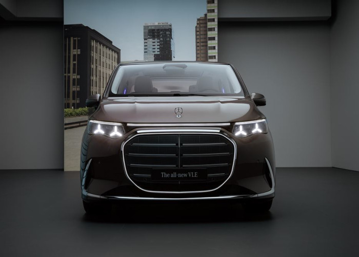 Le Mercedes VLE électrique combine une conduite de limousine et la polyvalence d'un grand monospace