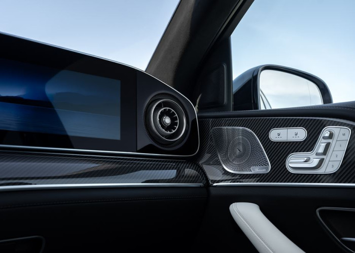 Le Mercedes-Benz GLE Coupé affiche une ligne dynamique avec des vitres latérales allongées