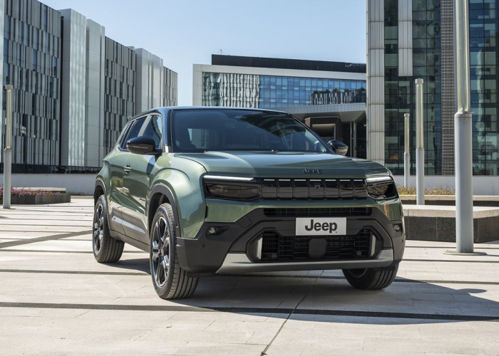 La Jeep Avenger revisitée s'offre une calandre à sept fentes renforcée par un rétroéclairage à LED