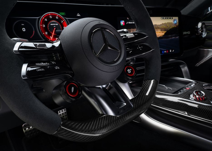 Le coupé 4 portes Mercedes-AMG GT délivre jusqu'à 1 169 ch de puissance maximale
