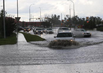 Des conseils pour conduire sur des routes inondées