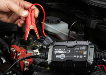 Un chargeur de batterie prolonge la durée de vie des batteries 12V