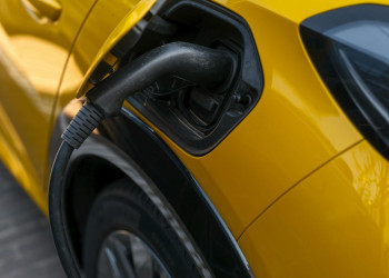 Le véhicule électrique peine à convaincre les consommateurs en France