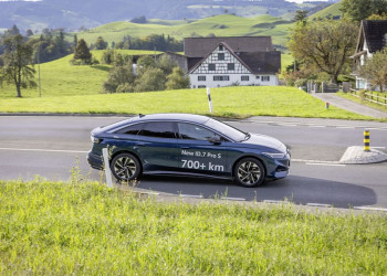 La Volkswagen ID.7 Pro S dotée d'une batterie de 86 kWh parcourt 794 km avec une seule recharge à une vitesse moyenne de 51 km/h