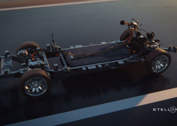 La plateforme multi-énergie STLA Frame offre une autonomie électrique de 800 km