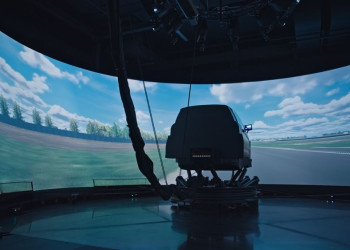 Le simulateur Driver-in-the-Loop DiM500 de Bridgestone permet d'évaluer les performances des pneus