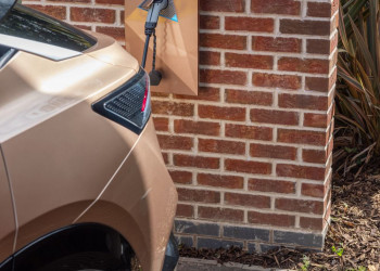 La technologie « Vehicle to Grid » permet d'utiliser l'électricité de la batterie du véhicule pour alimenter le réseau