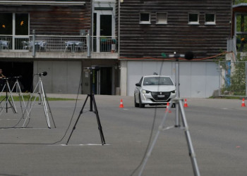La voiture électrique nettement plus silencieuse que son homologue à moteur à combustion au démarrage
