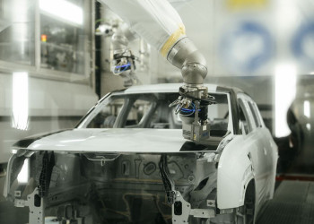 Un procédé de peinture automobile biton qui utilise une technologie dite d'impression de peinture