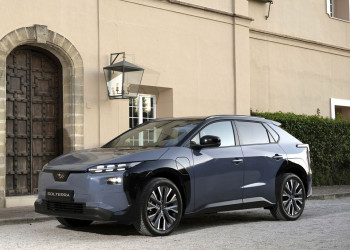 Le SUV électrique de taille intermédiaire Subaru Solterra mis à jour en approche