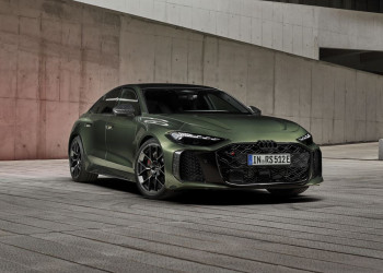 La berline hybride rechargeable haute performance Audi RS 5 développe 639 ch