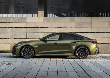 La berline hybride rechargeable haute performance Audi RS 5 développe 639 ch