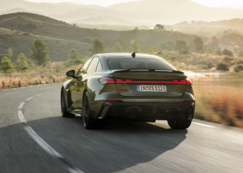 La berline hybride rechargeable haute performance Audi RS 5 développe 639 ch