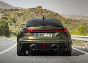 La berline hybride rechargeable haute performance Audi RS 5 développe 639 ch