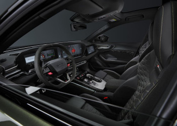 La berline hybride rechargeable haute performance Audi RS 5 développe 639 ch