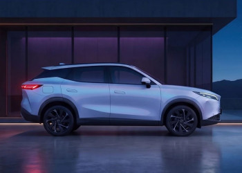 Le crossover hybride rechargeable Omoda 7 offre jusqu'à 90 km d'autonomie électrique