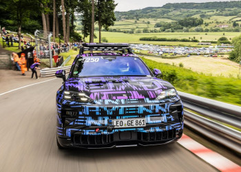 Les essais sur route du Porsche Cayenne Electric camouflé battent leur plein