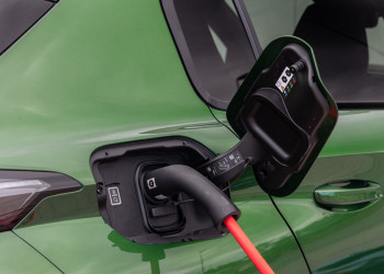 La recharge à domicile des véhicules électriques dans l'habitat collectif pose question