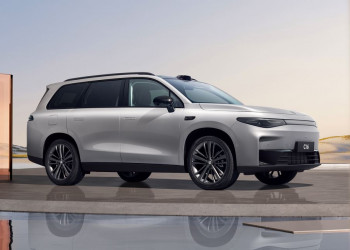 Le grand SUV électrique Leapmotor C16 offre jusqu'à six places sur trois rangées de sièges