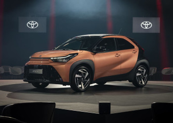 Le crossover urbain Toyota Aygo X hybride passe à l'hybride auto-rechargeable