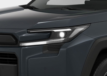 Le SUV polyvalent de taille intermédiaire Suzuki Across affiche un design robuste