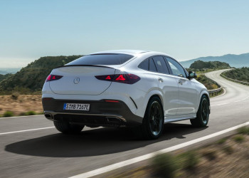 Le Mercedes-Benz GLE Coupé affiche une ligne dynamique avec des vitres latérales allongées