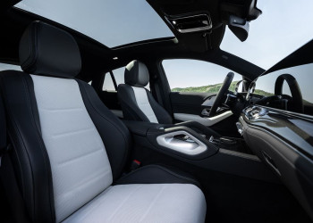 Le Mercedes-Benz GLE Coupé affiche une ligne dynamique avec des vitres latérales allongées