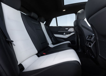 Le Mercedes-Benz GLE Coupé affiche une ligne dynamique avec des vitres latérales allongées