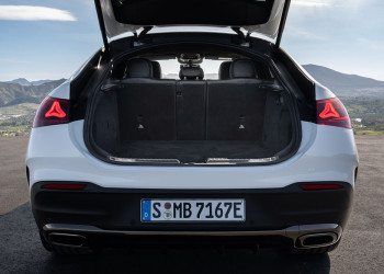 Le Mercedes-Benz GLE Coupé affiche une ligne dynamique avec des vitres latérales allongées