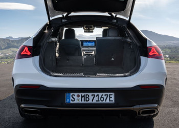 Le Mercedes-Benz GLE Coupé affiche une ligne dynamique avec des vitres latérales allongées