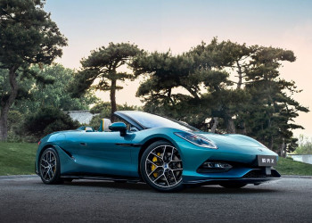 La supercar électrique Denza Z cabriolet affiche des performances extrêmes