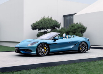 La supercar électrique Denza Z cabriolet affiche des performances extrêmes