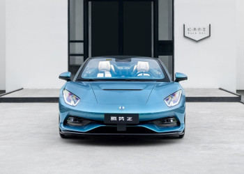 La supercar électrique Denza Z cabriolet affiche des performances extrêmes