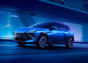 Le crossover compact Omoda 4 se distingue par ses lignes tranchées